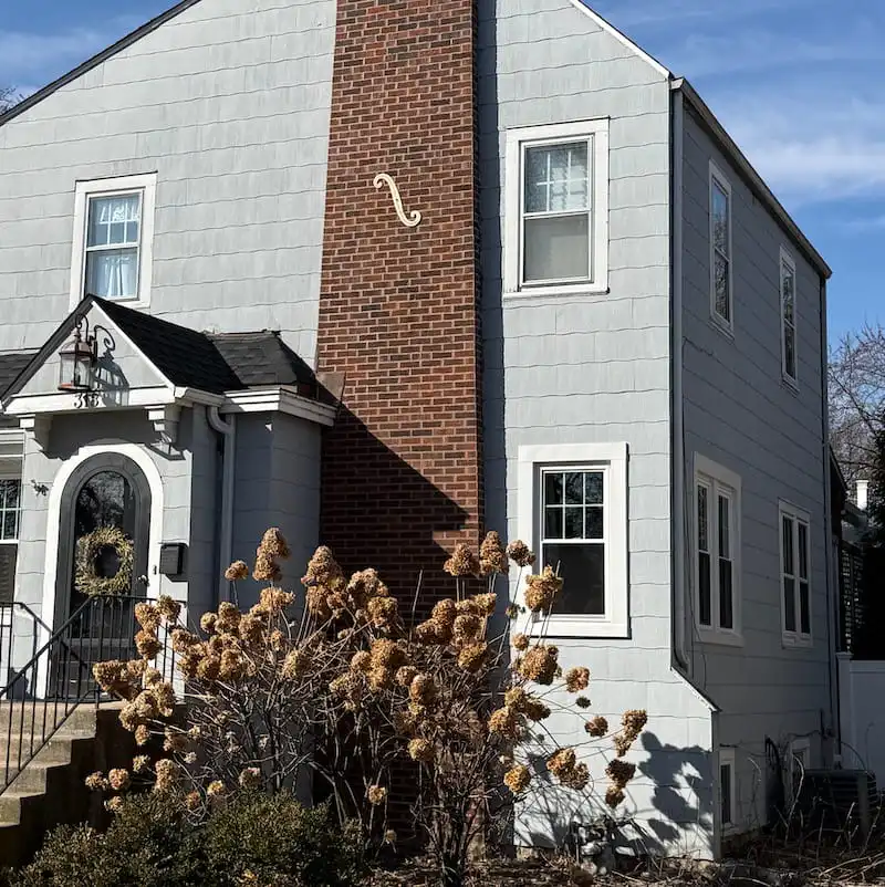 2-story home with double hung windows in Villa Park, IL