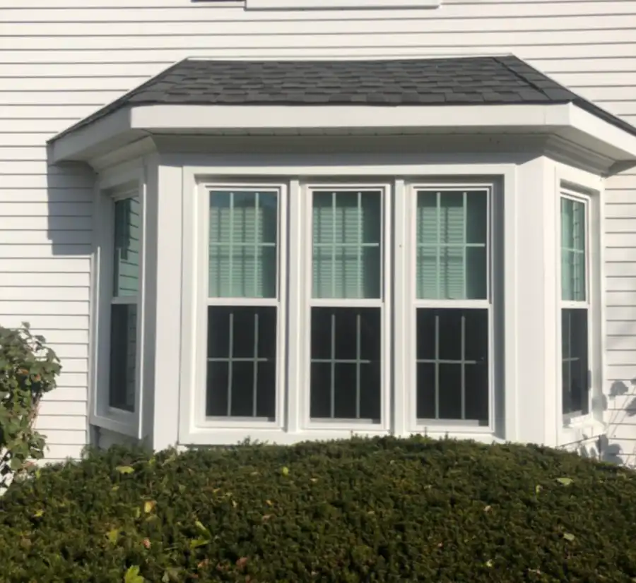 Home with bay windows in South Barrington, IL