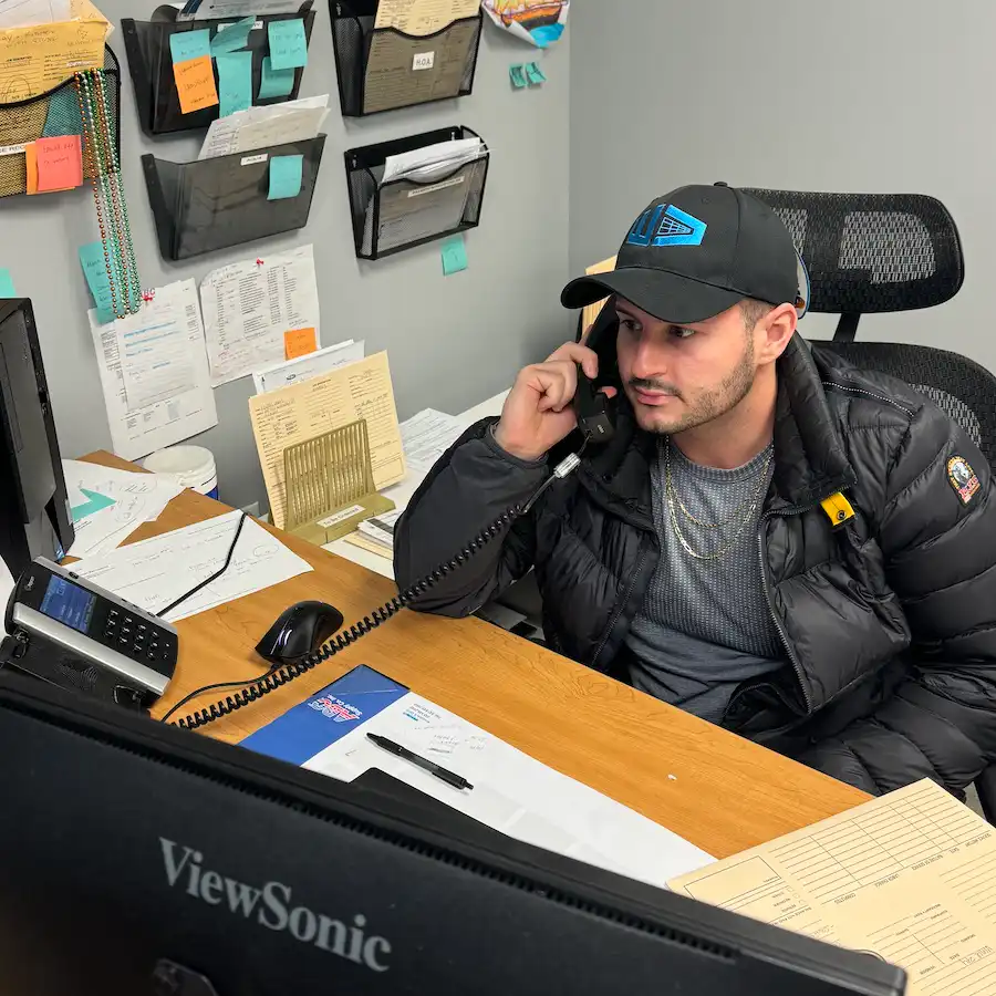 window installation contractor in South Barrington scheduling a project.